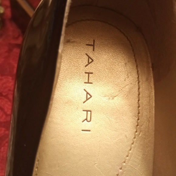 A pair of black patent leather heels - Picture 7 of 8